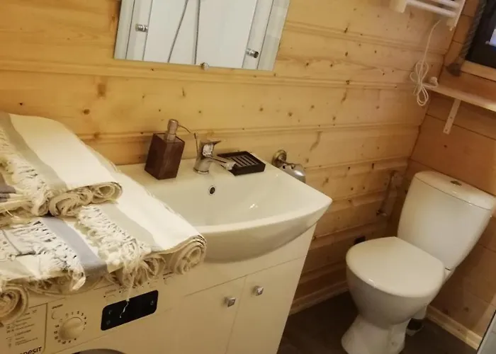 Woodorf Drewnem Usłane - Z Bala Nad Rzeką Słupią Wśród Pól I Lasów Z Chatą Grillową, Ogniskiem I Placami Zabaw Dla Dzieci -royal Red House Z Jacuzzi I Ogrodzonym Extra Ogródkiem Dla Piesków, Royal House - Bez Jacuzzi * Ustka