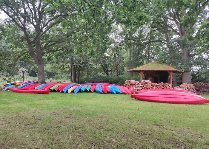 Woodorf Drewnem Usłane - Z Bala Nad Rzeką Słupią Wśród Pól I Lasów Z Chatą Grillową, Ogniskiem I Placami Zabaw Dla Dzieci -royal Red House Z Jacuzzi I Ogrodzonym Extra Ogródkiem Dla Piesków, Royal House - Bez Jacuzzi Ustka