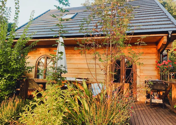 Woodorf Drewnem Usłane - Z Bala Nad Rzeką Słupią Wśród Pól I Lasów Z Chatą Grillową, Ogniskiem I Placami Zabaw Dla Dzieci -royal Red House Z Jacuzzi I Ogrodzonym Extra Ogródkiem Dla Piesków, Royal House - Bez Jacuzzi Dom wakacyjny *