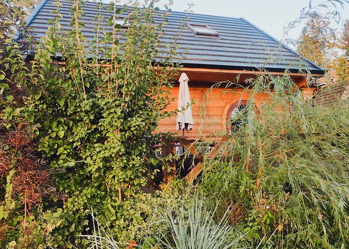 Woodorf Drewnem Uslane - Z Bala Nad Rzeka Slupia Wsrod Pol I Lasow Z Grillowa, Ogniskiem I Placami Zabaw Dla Dzieci -royal Red House Z Jacuzzi I Ogrodzonym Extra Ogrodkiem Dla Pieskow, Royal House - Bez Jacuzzi *