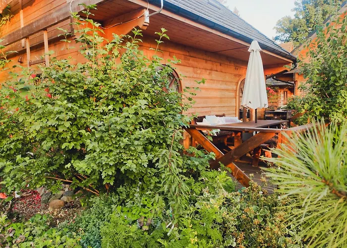 Woodorf Drewnem Usłane - Z Bala Nad Rzeką Słupią Wśród Pól I Lasów Z Chatą Grillową, Ogniskiem I Placami Zabaw Dla Dzieci -royal Red House Z Jacuzzi I Ogrodzonym Extra Ogródkiem Dla Piesków, Royal House - Bez Jacuzzi * Ustka