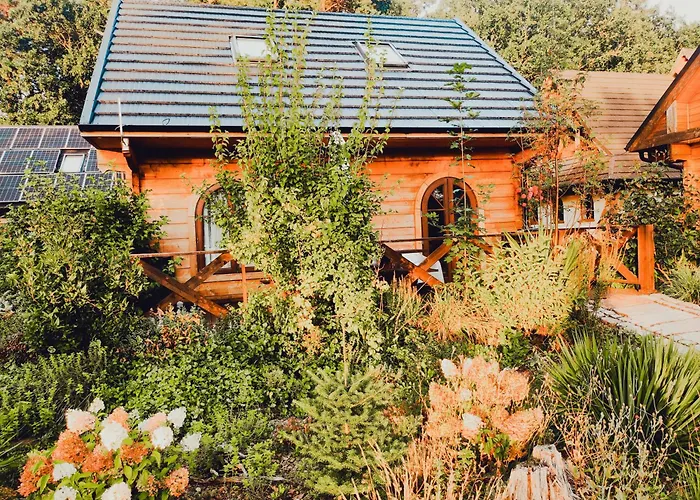 Woodorf Drewnem Usłane - Z Bala Nad Rzeką Słupią Wśród Pól I Lasów Z Chatą Grillową, Ogniskiem I Placami Zabaw Dla Dzieci -royal Red House Z Jacuzzi I Ogrodzonym Extra Ogródkiem Dla Piesków, Royal House - Bez Jacuzzi Dom wakacyjny