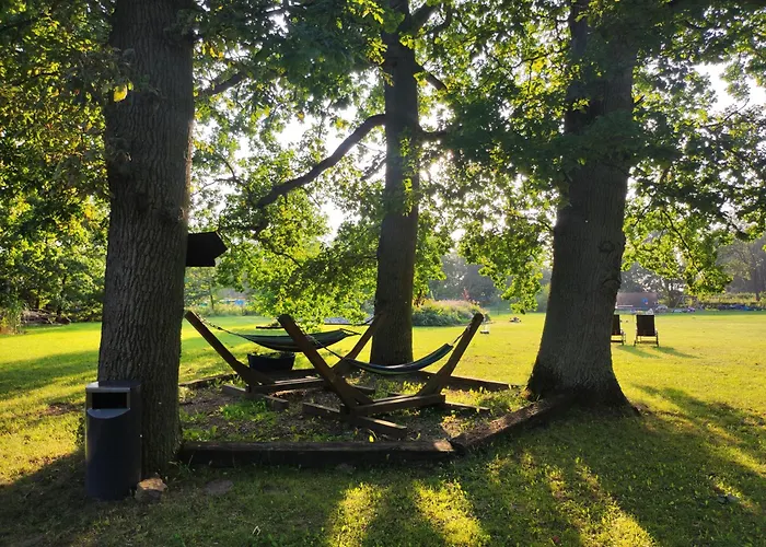 بيت للعطل Woodorf Drewnem Uslane - Z Bala Nad Rzeka Slupia Wsrod Pol I Lasow Z Grillowa, Ogniskiem I Placami Zabaw Dla Dzieci -royal Red House Z Jacuzzi I Ogrodzonym Extra Ogrodkiem Dla Pieskow, Royal House - Bez Jacuzzi *