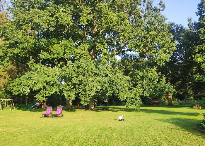 Woodorf Drewnem Usłane - Z Bala Nad Rzeką Słupią Wśród Pól I Lasów Z Chatą Grillową, Ogniskiem I Placami Zabaw Dla Dzieci -royal Red House Z Jacuzzi I Ogrodzonym Extra Ogródkiem Dla Piesków, Royal House - Bez Jacuzzi * Ustka