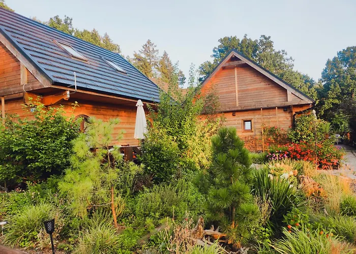 بيت للعطل Woodorf Drewnem Uslane - Z Bala Nad Rzeka Slupia Wsrod Pol I Lasow Z Grillowa, Ogniskiem I Placami Zabaw Dla Dzieci -royal Red House Z Jacuzzi I Ogrodzonym Extra Ogrodkiem Dla Pieskow, Royal House - Bez Jacuzzi