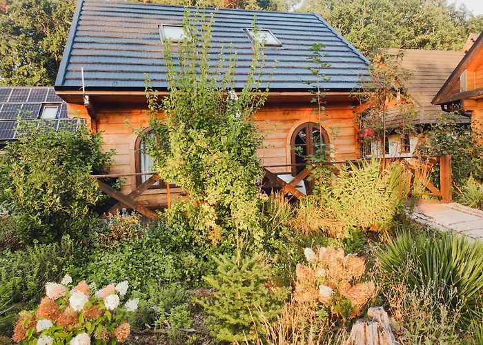 Woodorf Drewnem Usłane - Z Bala Nad Rzeką Słupią Wśród Pól I Lasów Z Chatą Grillową, Ogniskiem I Placami Zabaw Dla Dzieci -royal Red House Z Jacuzzi I Ogrodzonym Extra Ogródkiem Dla Piesków, Royal House - Bez Jacuzzi *