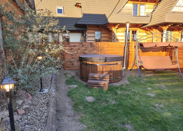 بيت للعطل Woodorf Drewnem Uslane - Z Bala Nad Rzeka Slupia Wsrod Pol I Lasow Z Grillowa, Ogniskiem I Placami Zabaw Dla Dzieci -royal Red House Z Jacuzzi I Ogrodzonym Extra Ogrodkiem Dla Pieskow, Royal House - Bez Jacuzzi *