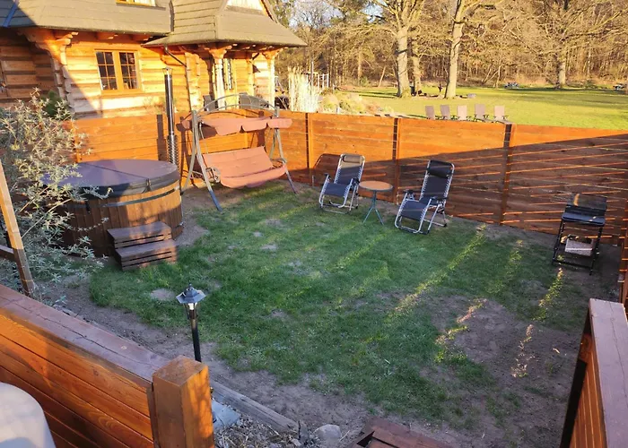 Woodorf Drewnem Usłane - Z Bala Nad Rzeką Słupią Wśród Pól I Lasów Z Chatą Grillową, Ogniskiem I Placami Zabaw Dla Dzieci -royal Red House Z Jacuzzi I Ogrodzonym Extra Ogródkiem Dla Piesków, Royal House - Bez Jacuzzi * Ustka